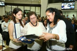 Daniel y Rosario participan en sesión solemne en la Asamblea Nacional en honor al compañero René Núñez