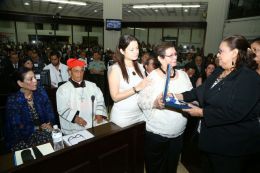 Daniel y Rosario participan en sesión solemne en la Asamblea Nacional en honor al compañero René Núñez