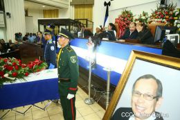 Daniel y Rosario participan en sesión solemne en la Asamblea Nacional en honor al compañero René Núñez