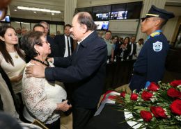 Daniel y Rosario participan en sesión solemne en la Asamblea Nacional en honor al compañero René Núñez
