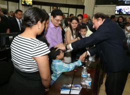Daniel y Rosario participan en sesión solemne en la Asamblea Nacional en honor al compañero René Núñez