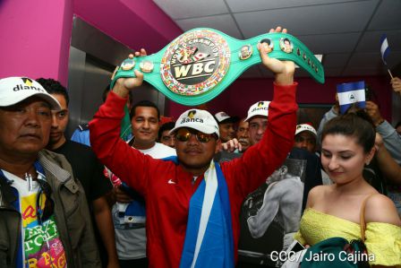 Nicaragua recibe a su Tetracampeón: Román "Chocolatito" González