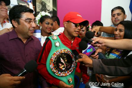 Nicaragua recibe a su Tetracampeón: Román "Chocolatito" González