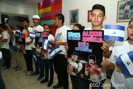 Nicaragua recibe a su Tetracampeón: Román "Chocolatito" González