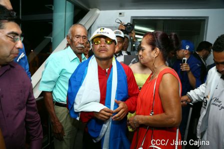 Nicaragua recibe a su Tetracampeón: Román "Chocolatito" González