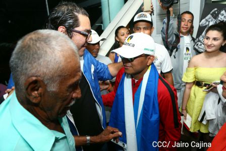 Nicaragua recibe a su Tetracampeón: Román "Chocolatito" González