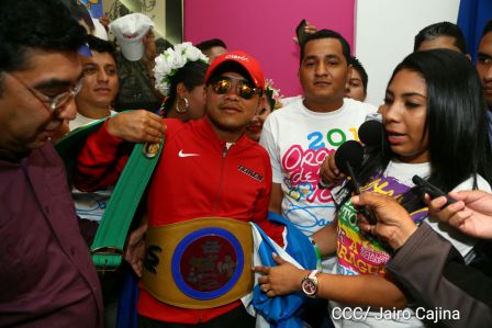 Nicaragua recibe a su Tetracampeón: Román "Chocolatito" González