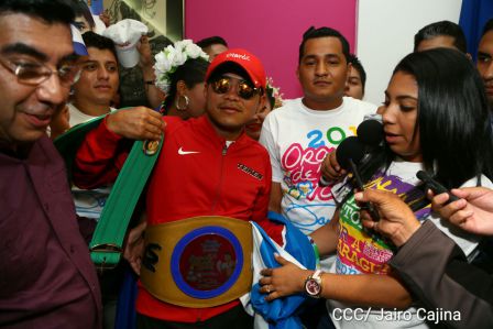 Nicaragua recibe a su Tetracampeón: Román "Chocolatito" González