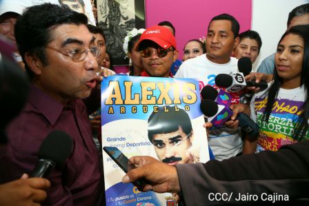 Nicaragua recibe a su Tetracampeón: Román "Chocolatito" González