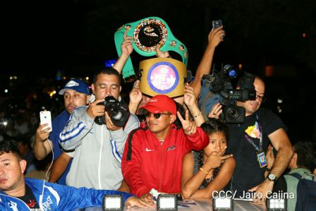 Nicaragua recibe a su Tetracampeón: Román "Chocolatito" González