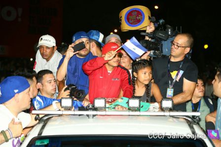 Nicaragua recibe a su Tetracampeón: Román "Chocolatito" González