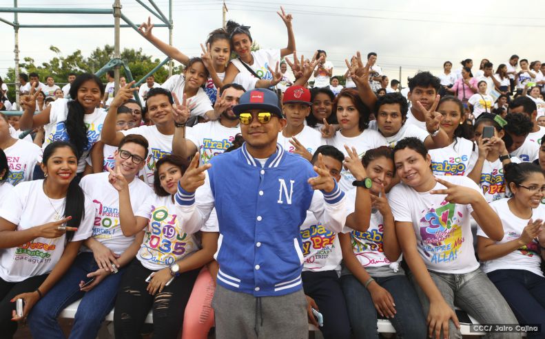 Daniel y Rosario reciben Antorcha de la Libertad y la Unidad Centroamericana