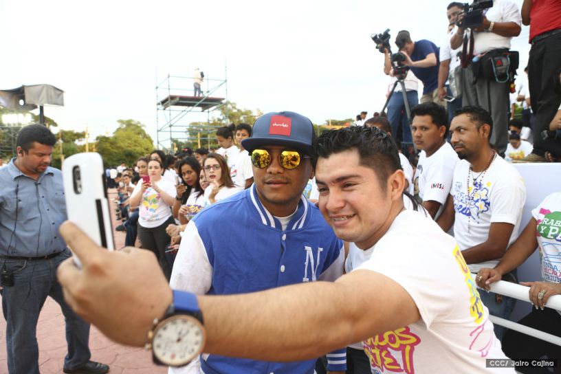 Daniel y Rosario reciben Antorcha de la Libertad y la Unidad Centroamericana