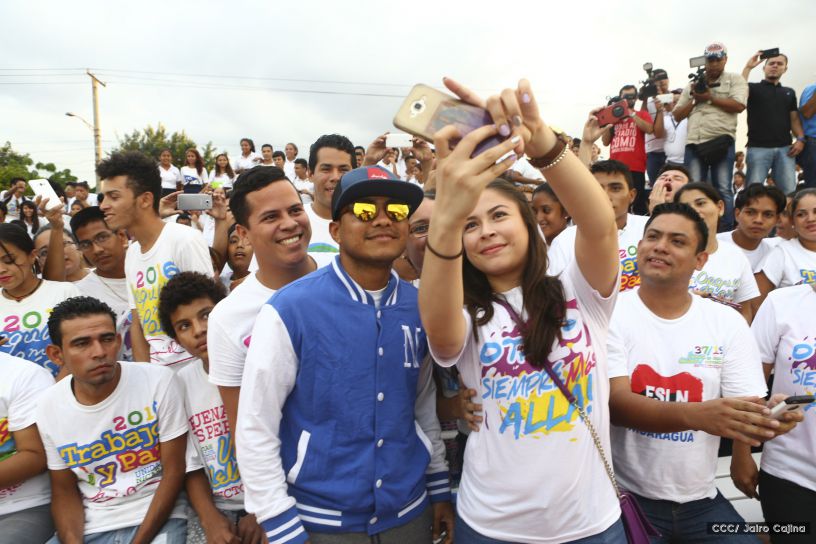 Daniel y Rosario reciben Antorcha de la Libertad y la Unidad Centroamericana