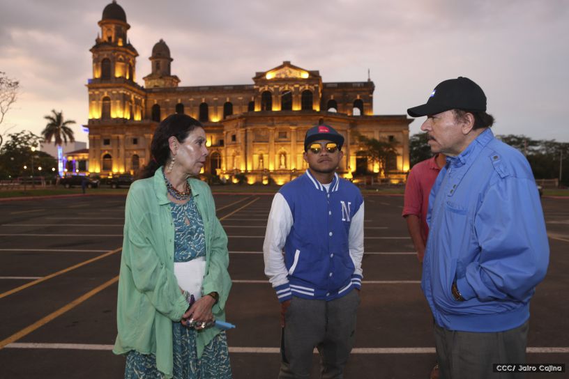 Daniel y Rosario reciben Antorcha de la Libertad y la Unidad Centroamericana