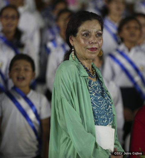 Daniel y Rosario reciben Antorcha de la Libertad y la Unidad Centroamericana