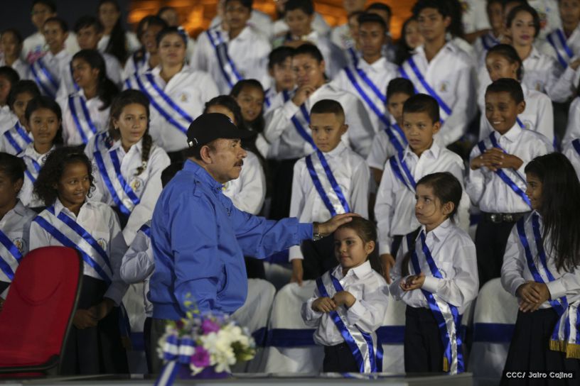 Daniel y Rosario reciben Antorcha de la Libertad y la Unidad Centroamericana