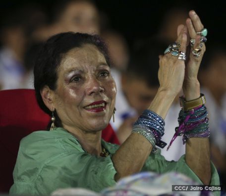 Daniel y Rosario reciben Antorcha de la Libertad y la Unidad Centroamericana