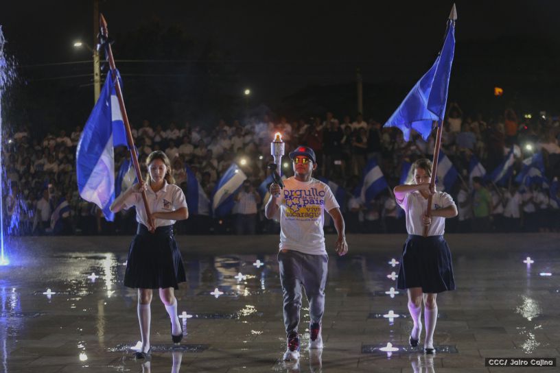 Daniel y Rosario reciben Antorcha de la Libertad y la Unidad Centroamericana