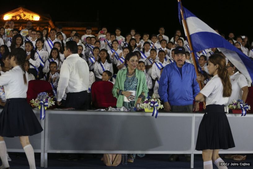 Daniel y Rosario reciben Antorcha de la Libertad y la Unidad Centroamericana