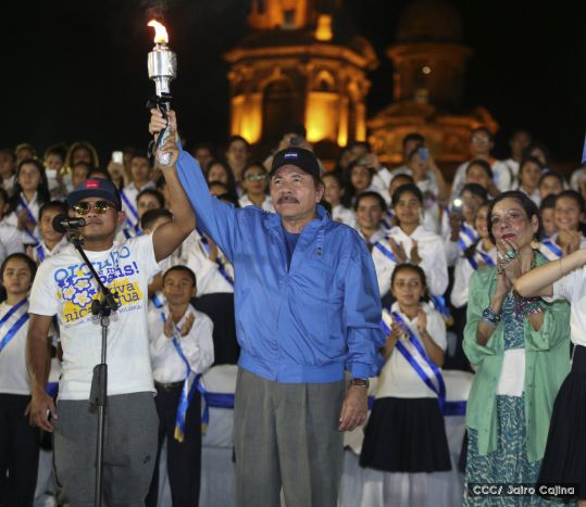 Daniel y Rosario reciben Antorcha de la Libertad y la Unidad Centroamericana