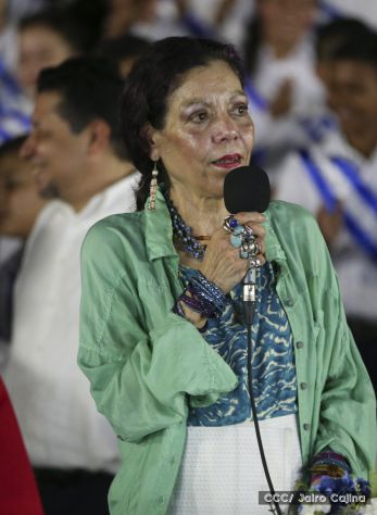 Daniel y Rosario reciben Antorcha de la Libertad y la Unidad Centroamericana