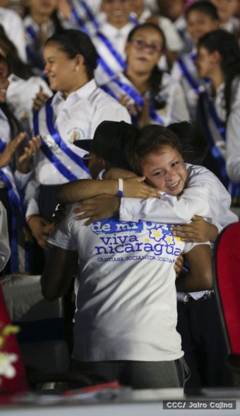 Daniel y Rosario reciben Antorcha de la Libertad y la Unidad Centroamericana