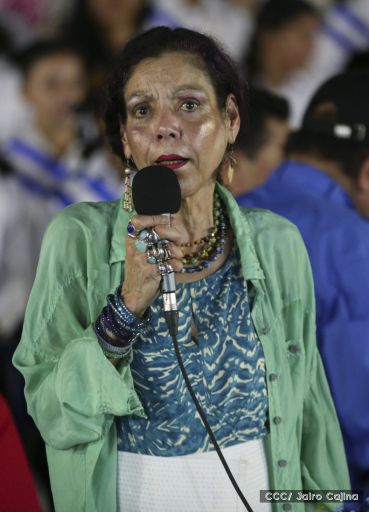 Daniel y Rosario reciben Antorcha de la Libertad y la Unidad Centroamericana