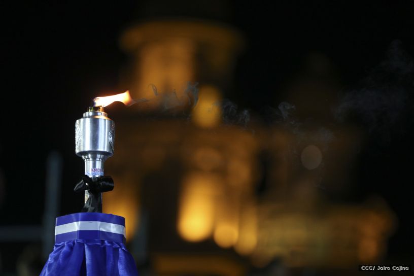 Daniel y Rosario reciben Antorcha de la Libertad y la Unidad Centroamericana