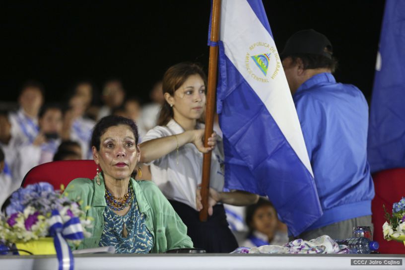 Daniel y Rosario reciben Antorcha de la Libertad y la Unidad Centroamericana