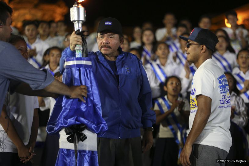 Daniel y Rosario reciben Antorcha de la Libertad y la Unidad Centroamericana