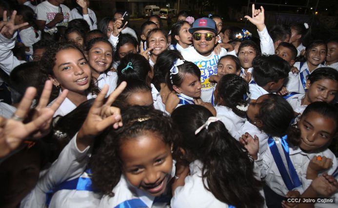 Daniel y Rosario reciben Antorcha de la Libertad y la Unidad Centroamericana