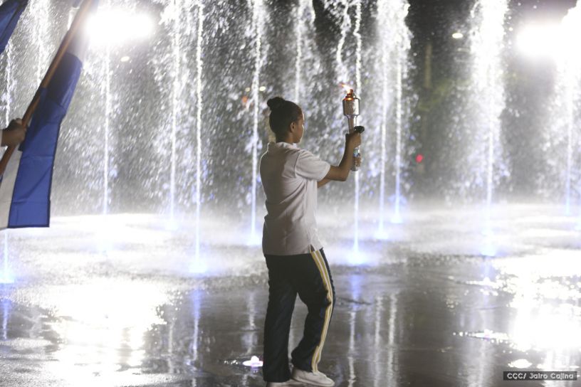 Daniel y Rosario reciben Antorcha de la Libertad y la Unidad Centroamericana