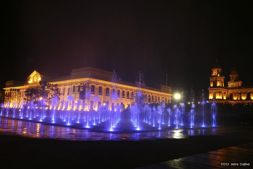 Daniel y Rosario reciben Antorcha de la Libertad y la Unidad Centroamericana