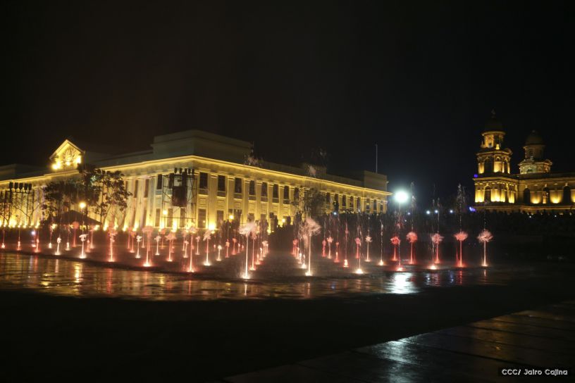 Daniel y Rosario reciben Antorcha de la Libertad y la Unidad Centroamericana