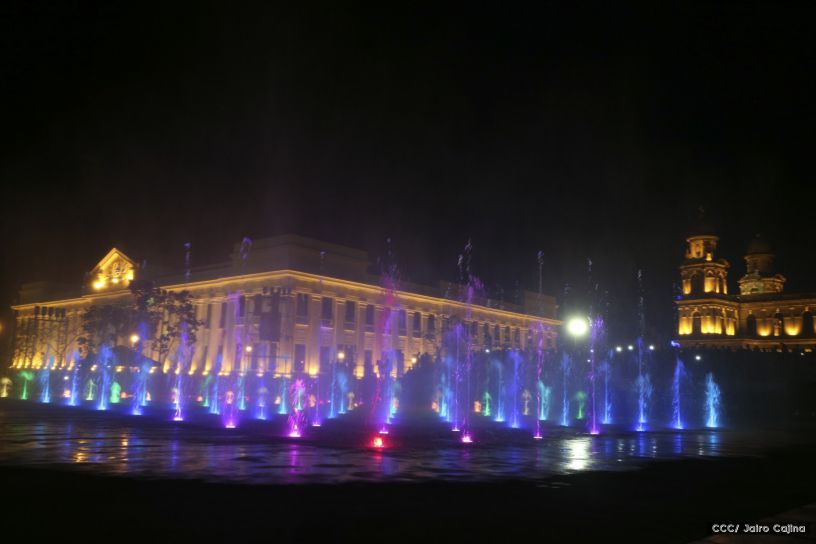 Daniel y Rosario reciben Antorcha de la Libertad y la Unidad Centroamericana