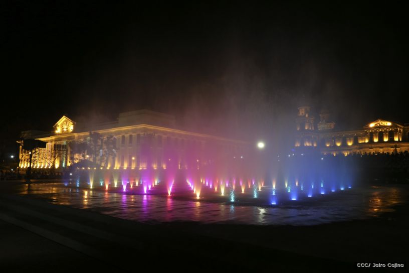 Daniel y Rosario reciben Antorcha de la Libertad y la Unidad Centroamericana