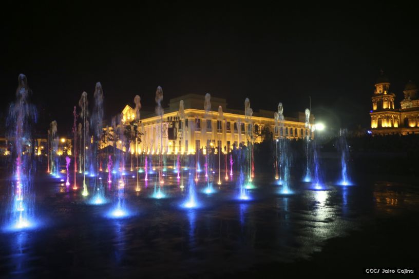 Daniel y Rosario reciben Antorcha de la Libertad y la Unidad Centroamericana