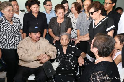 Comandante Daniel participa en honras fúnebres del compañero René Nuñez en León