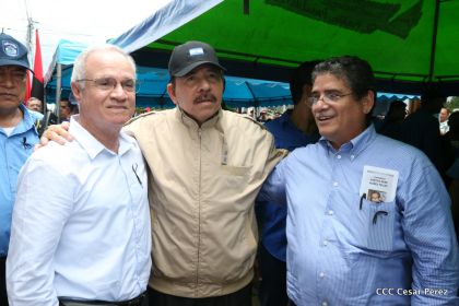 Comandante Daniel participa en honras fúnebres del compañero René Nuñez en León