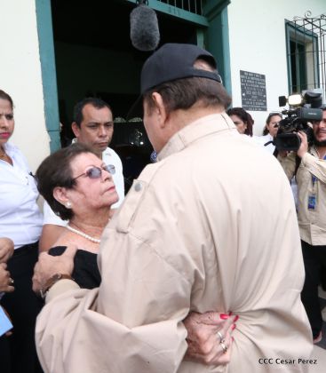 Comandante Daniel participa en honras fúnebres del compañero René Nuñez en León