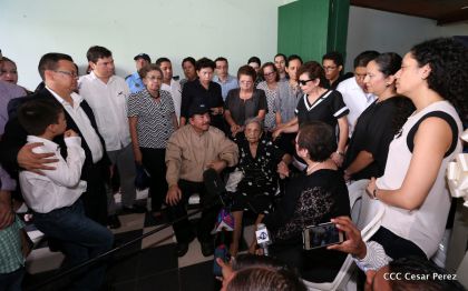 Comandante Daniel participa en honras fúnebres del compañero René Nuñez en León