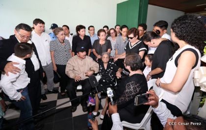 Comandante Daniel participa en honras fúnebres del compañero René Nuñez en León