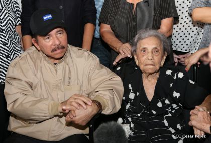 Comandante Daniel participa en honras fúnebres del compañero René Nuñez en León