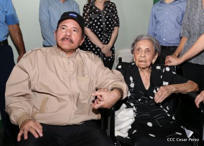 Comandante Daniel participa en honras fúnebres del compañero René Nuñez en León