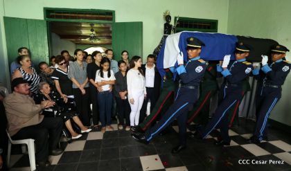 Comandante Daniel participa en honras fúnebres del compañero René Nuñez en León