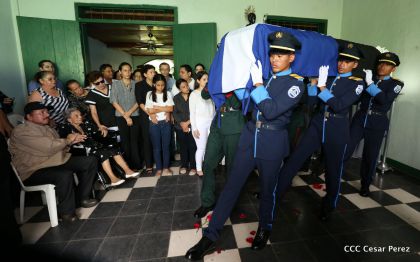 Comandante Daniel participa en honras fúnebres del compañero René Nuñez en León