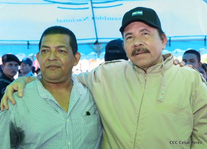 Comandante Daniel participa en honras fúnebres del compañero René Nuñez en León