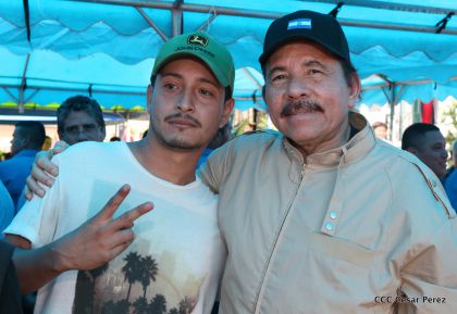Comandante Daniel participa en honras fúnebres del compañero René Nuñez en León