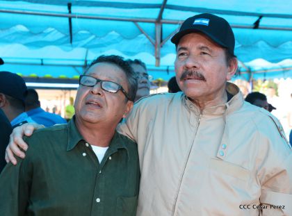 Comandante Daniel participa en honras fúnebres del compañero René Nuñez en León